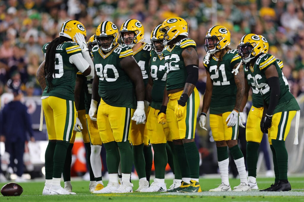 GREEN BAY, WISCONSIN - SEPTEMBER 18: De'Vondre Campbell #59 of the Green Bay Packers huddles with the defense against the Chicago Bears at Lambeau Field on September 18, 2022 in Green Bay, Wisconsin.