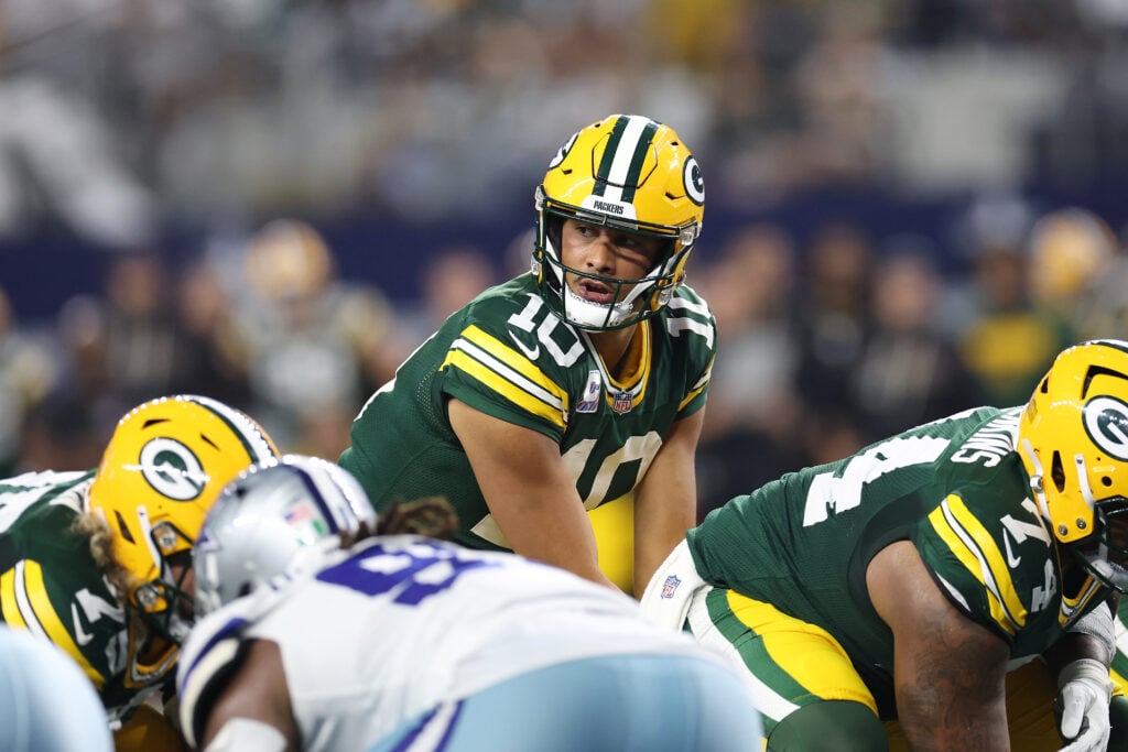 ARLINGTON, TEXAS - SEPTEMBER 28: Jordan Love #10 of the Green Bay Packers calls a play during a game against the Dallas Cowboys at AT&T Stadium on September 28, 2025 in Arlington, Texas.
